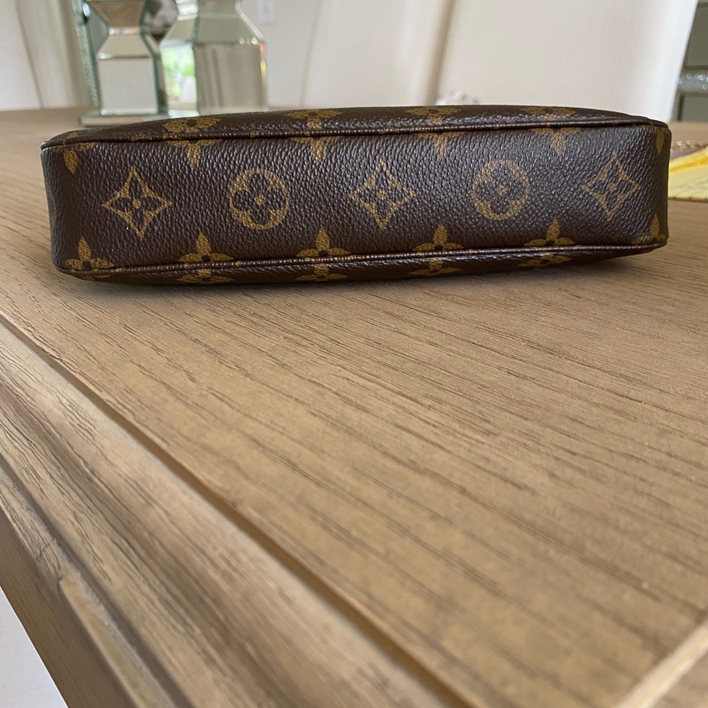 Louis Vuitton Pouchette - Authenitic - Original Owner - 3 Straps, Box, & Dustbag - Picture 8 of 17